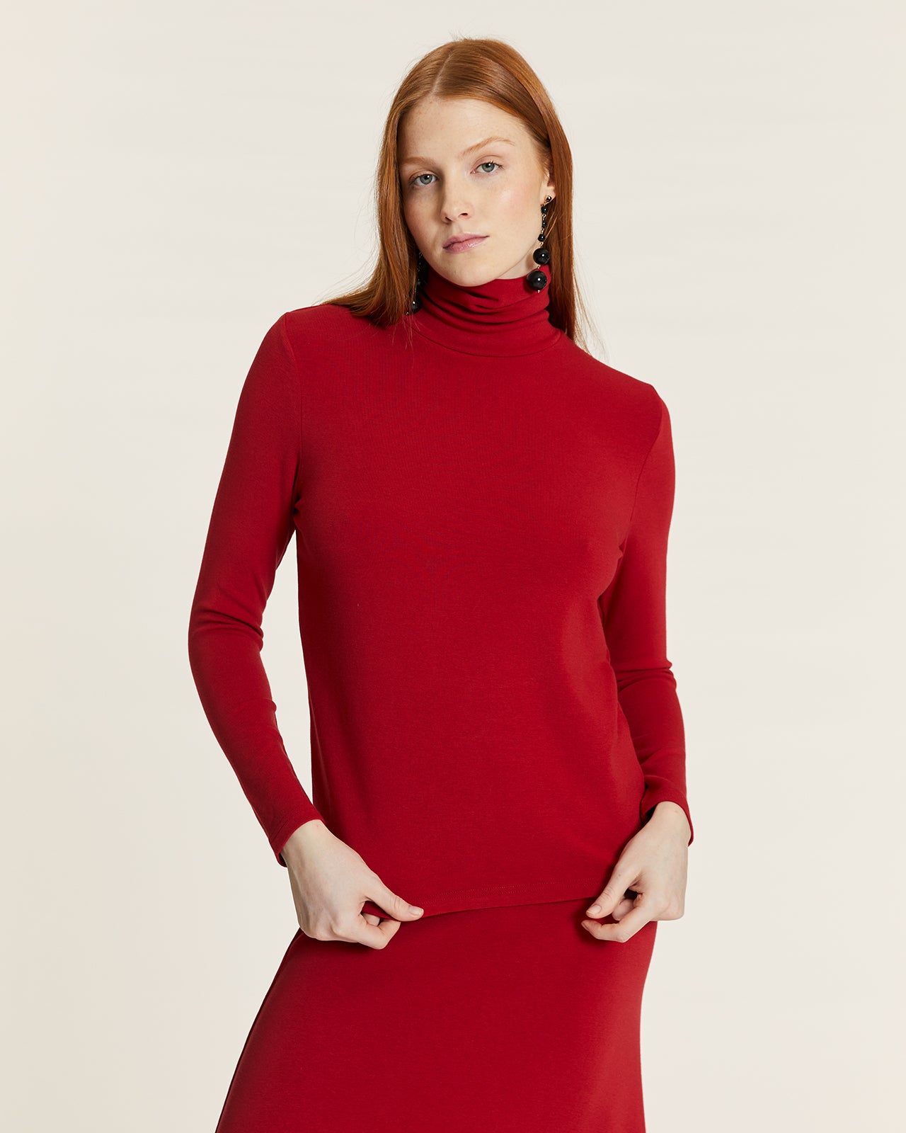 RED SWAN NECK KNIT TOP