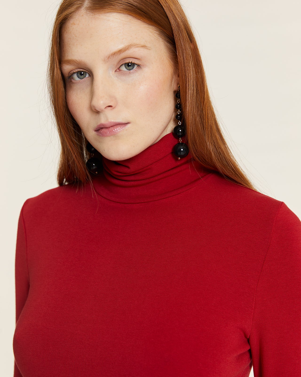 RED SWAN NECK KNIT TOP