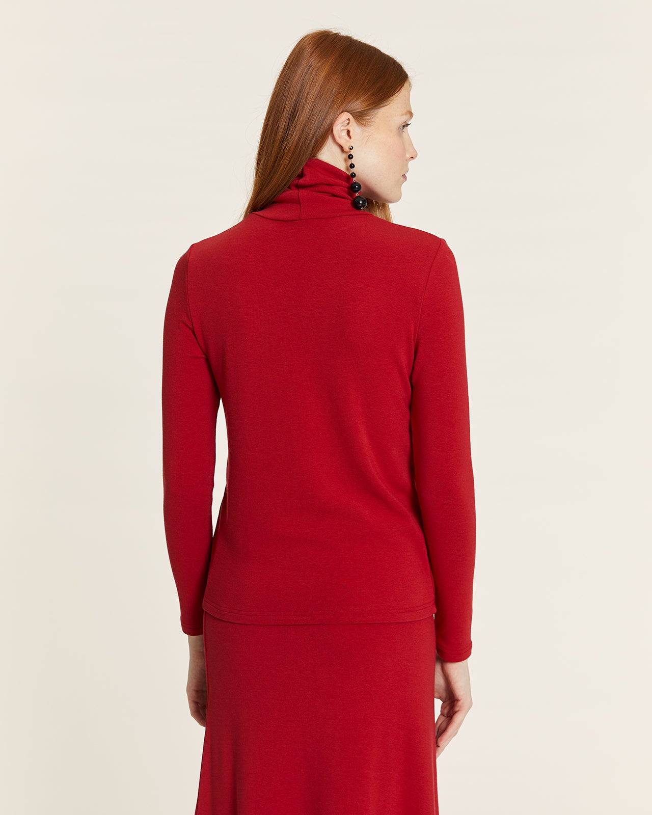RED SWAN NECK KNIT TOP