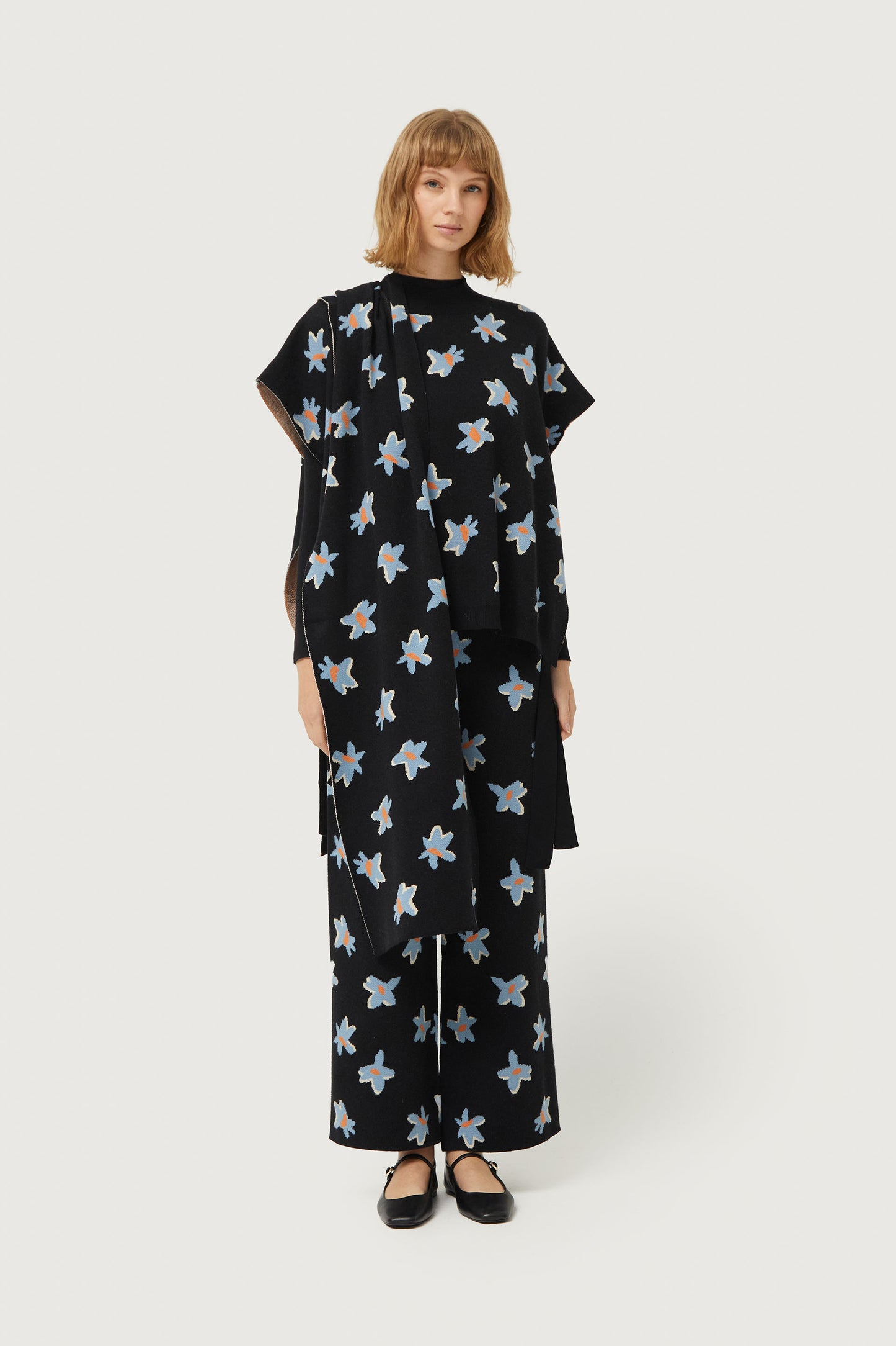 Calatea floral print jacquard knit vest black