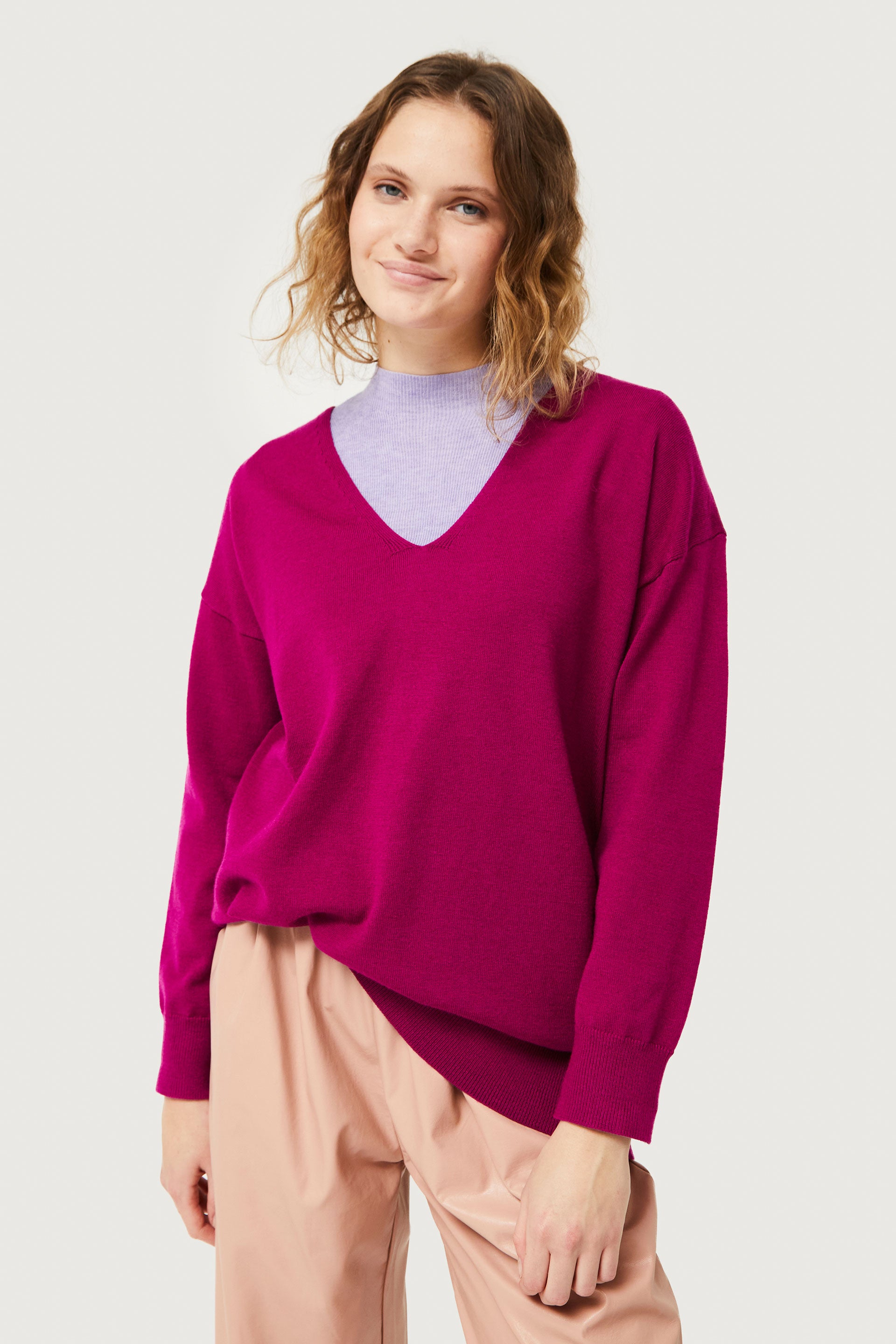 Fuchsia V-neck knitted sweater – Kalina Concept Store