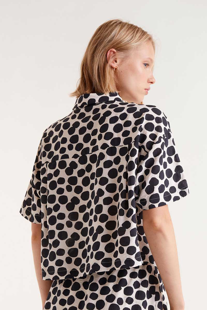 Short sleeve shirt with Terrazzo print