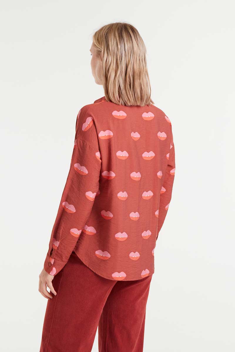 Light crepe shirt with Lips print