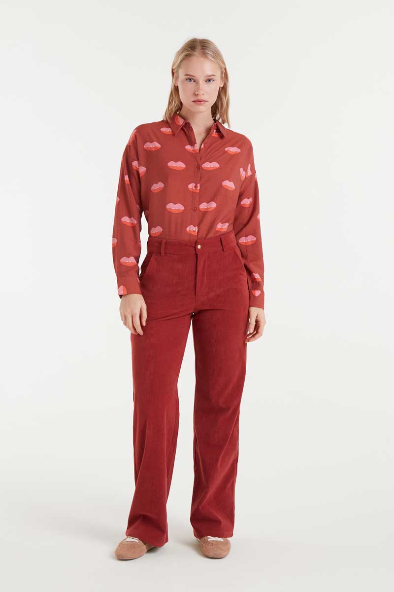 Light crepe shirt with Lips print