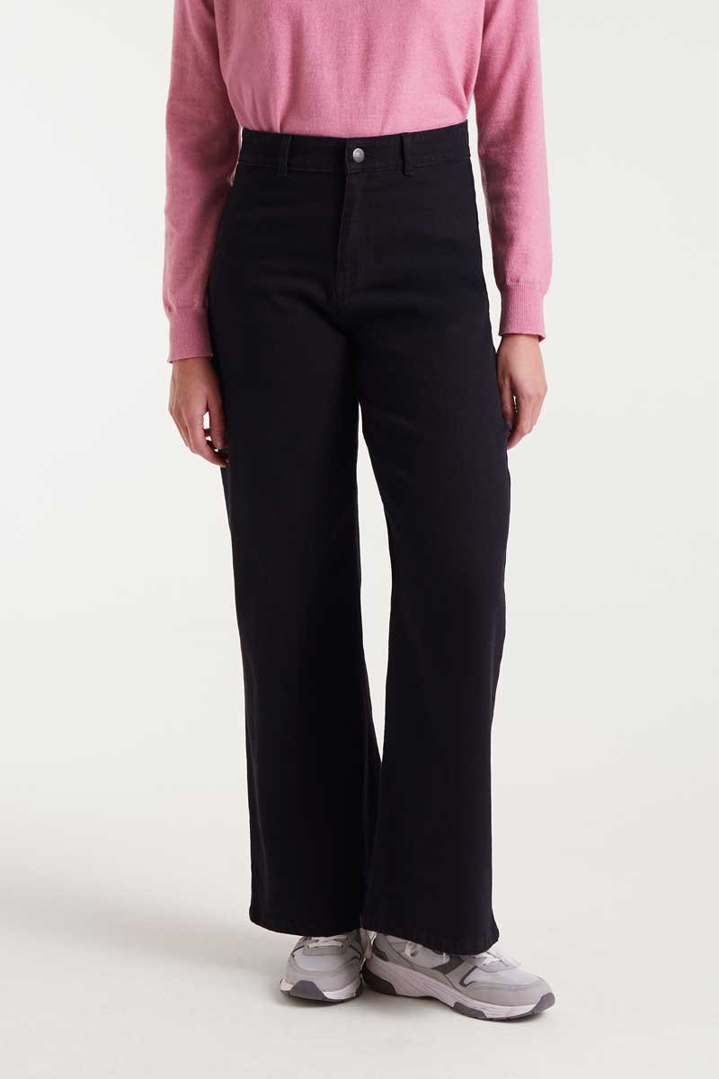 Black jeans with strawberry embroidery