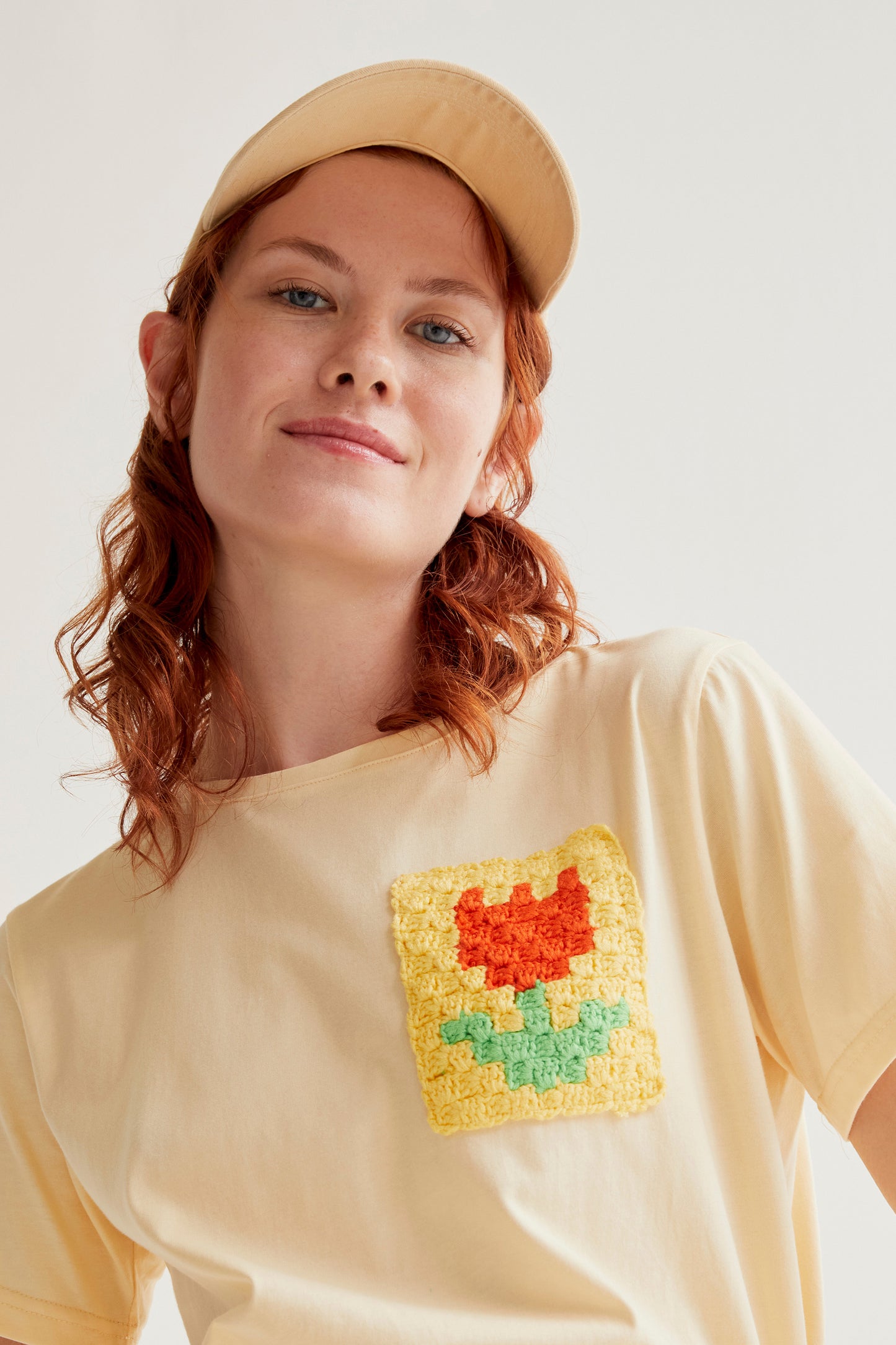 Light yellow t-shirt with tulip embroidery