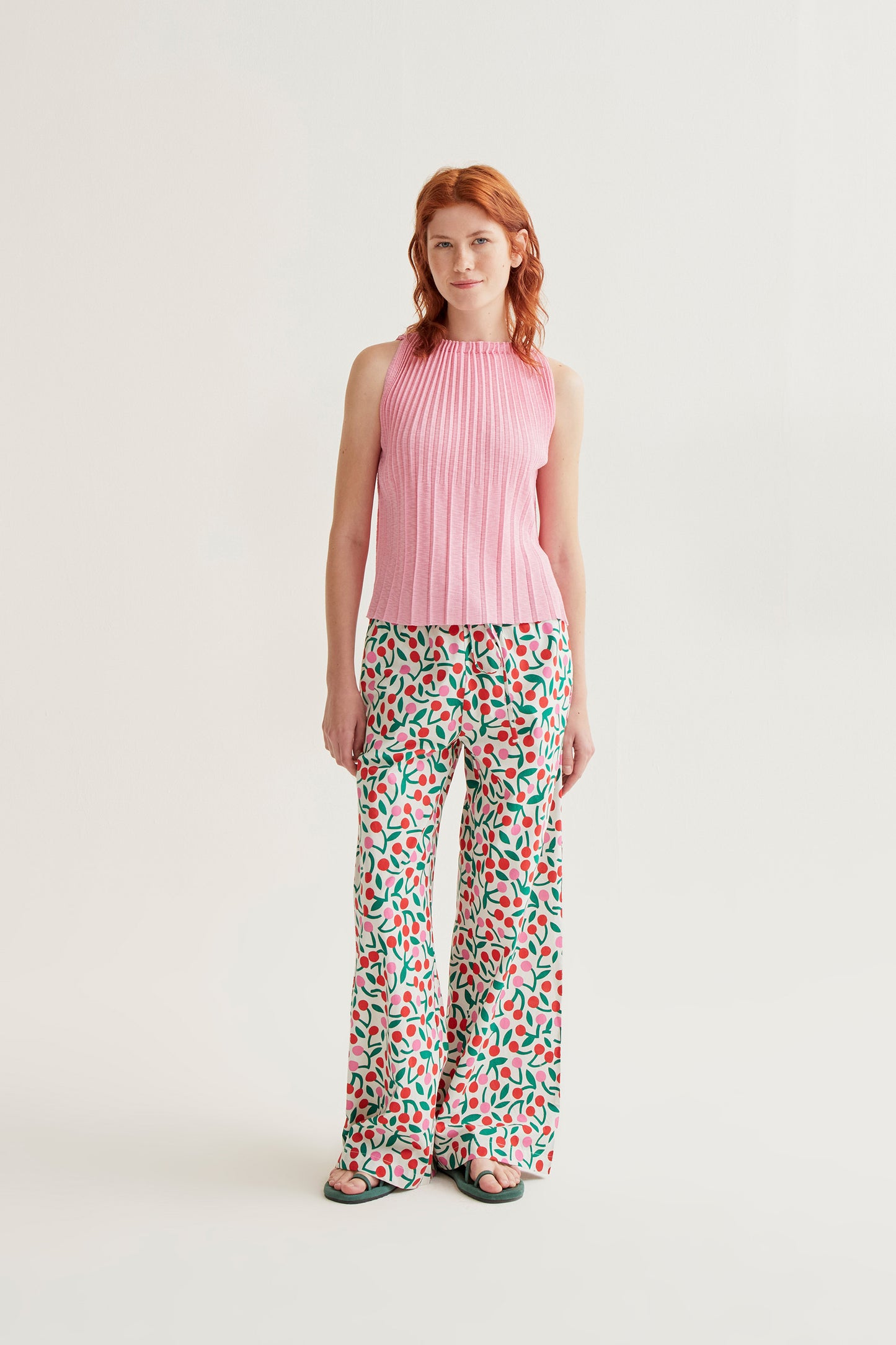 100% cotton trousers with burgundy print