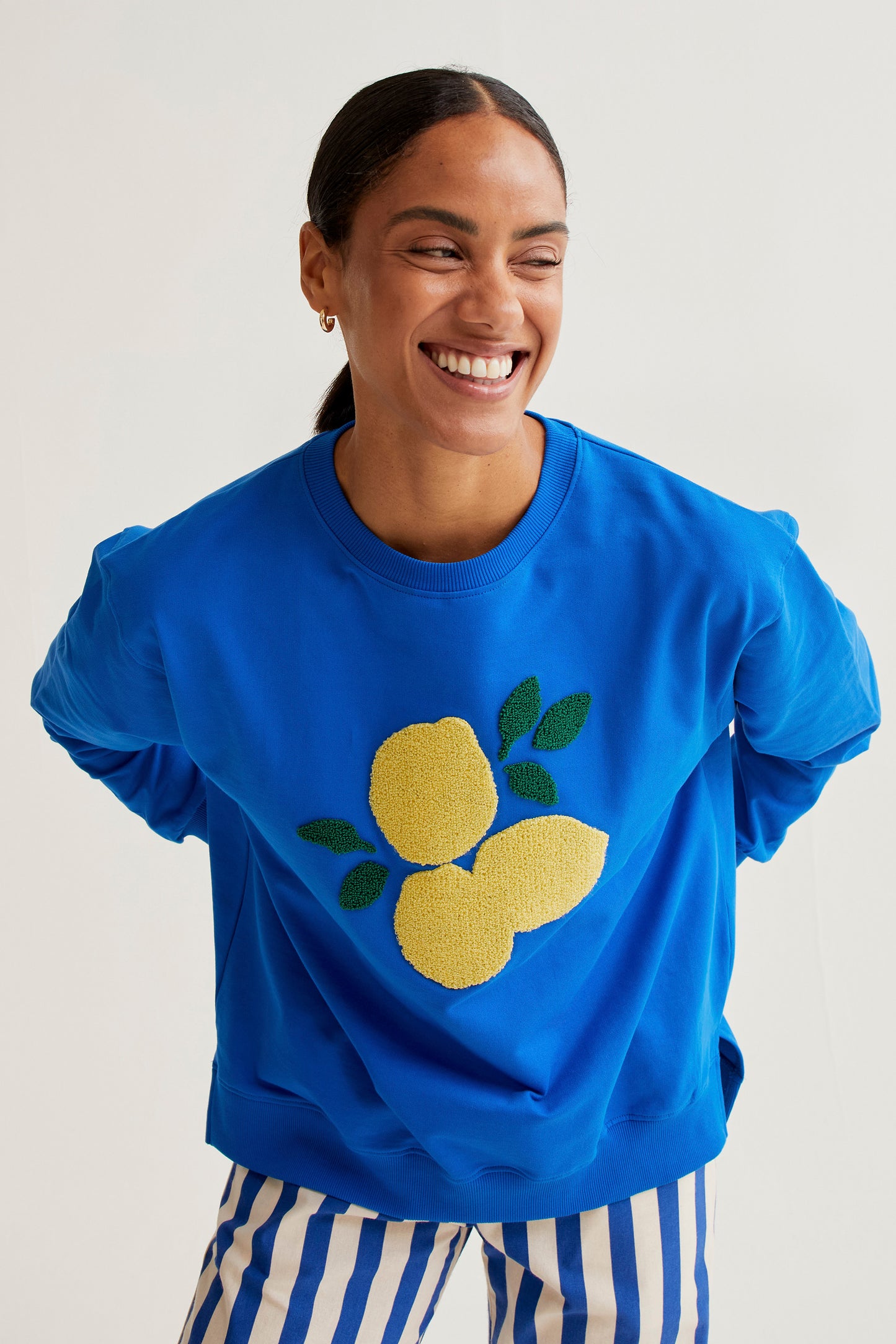 Sweatshirt with giant lemon embroidery