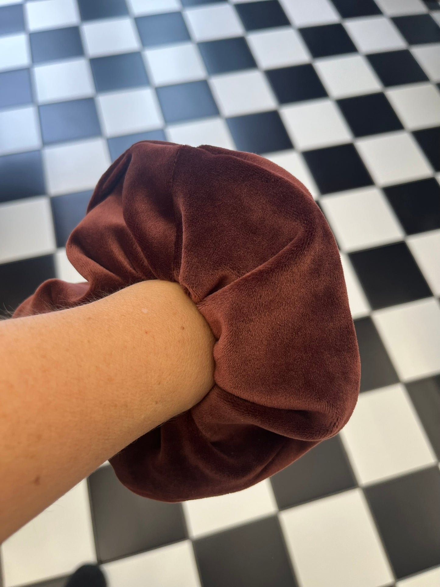 SCRUNCHIES - BROWN VELVET