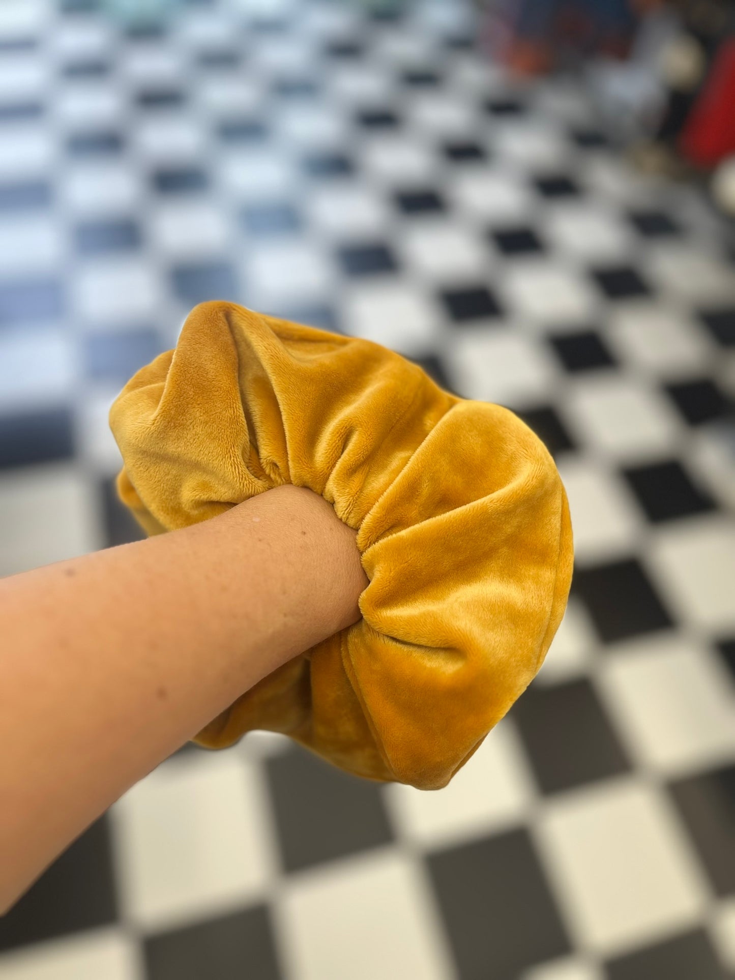 SCRUNCHIES - YELLOW VELVET