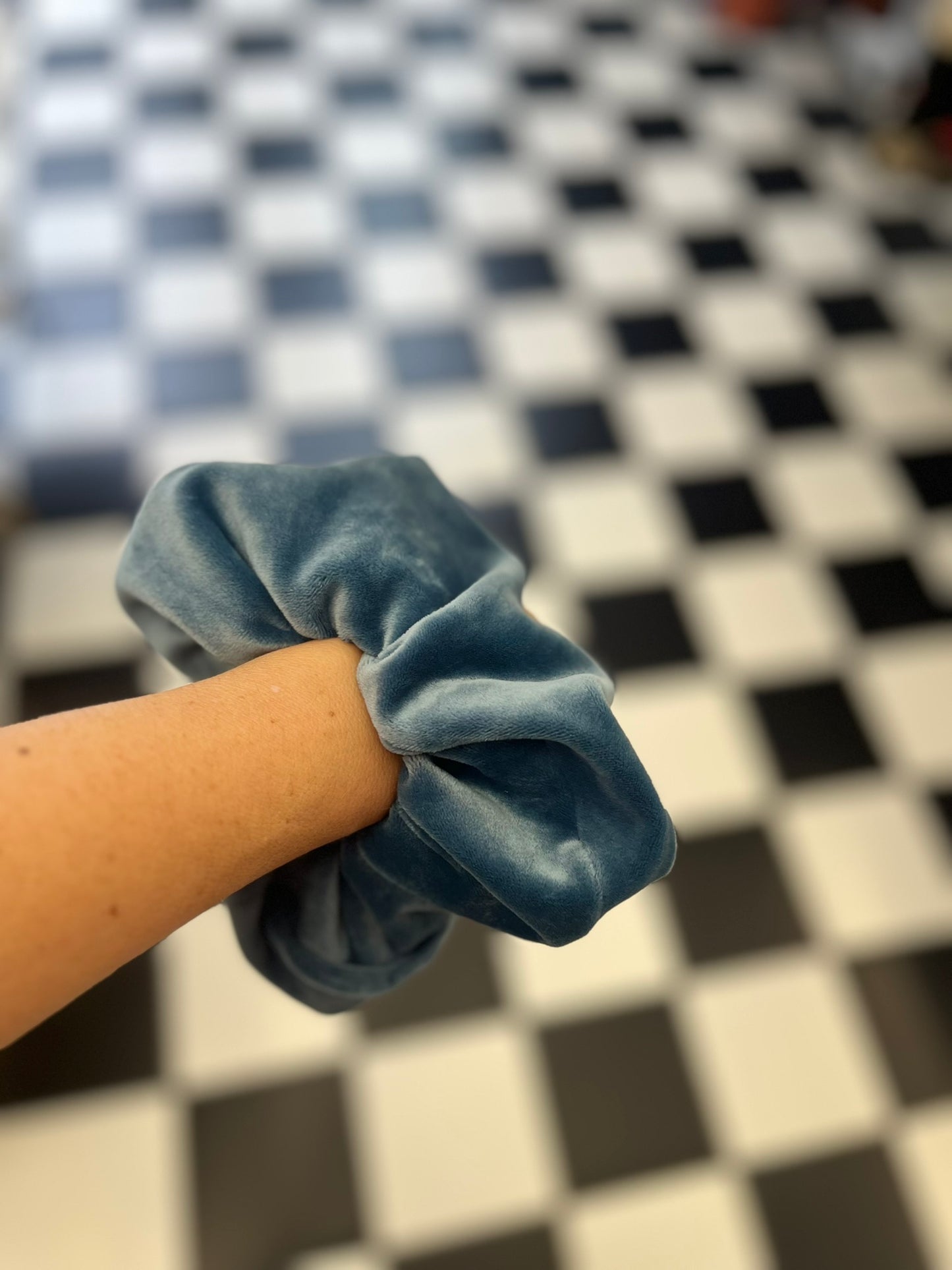 SCRUNCHIES - BLUE/GRAY VELVET
