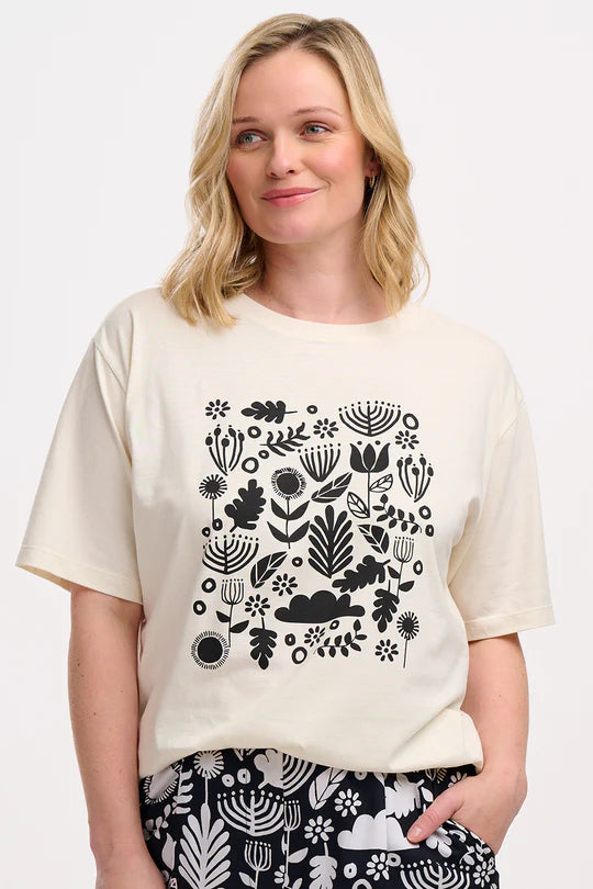 Kinsley Relaxed T-Shirt - Off-White/Black, Folk Floral