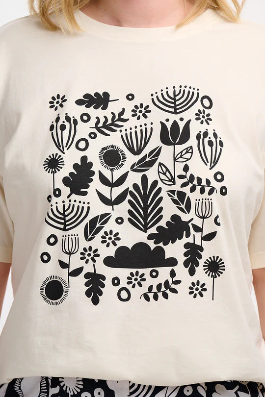 Kinsley Relaxed T-Shirt - Off-White/Black, Folk Floral