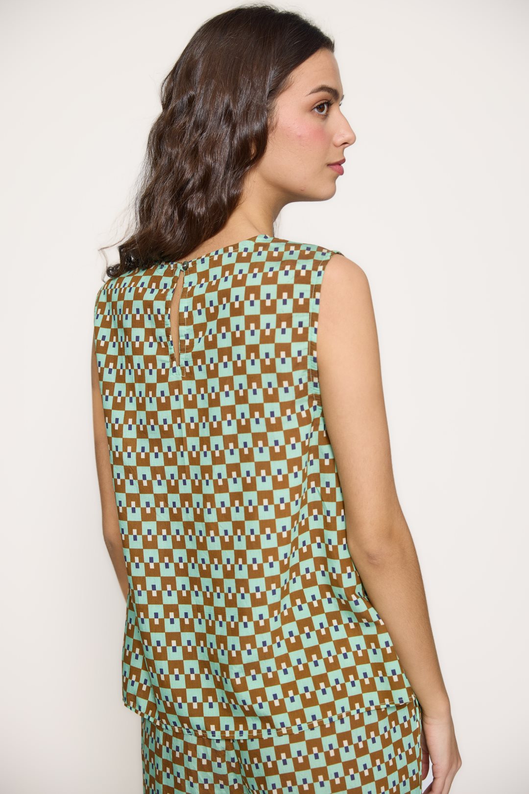 Geometric crossover top