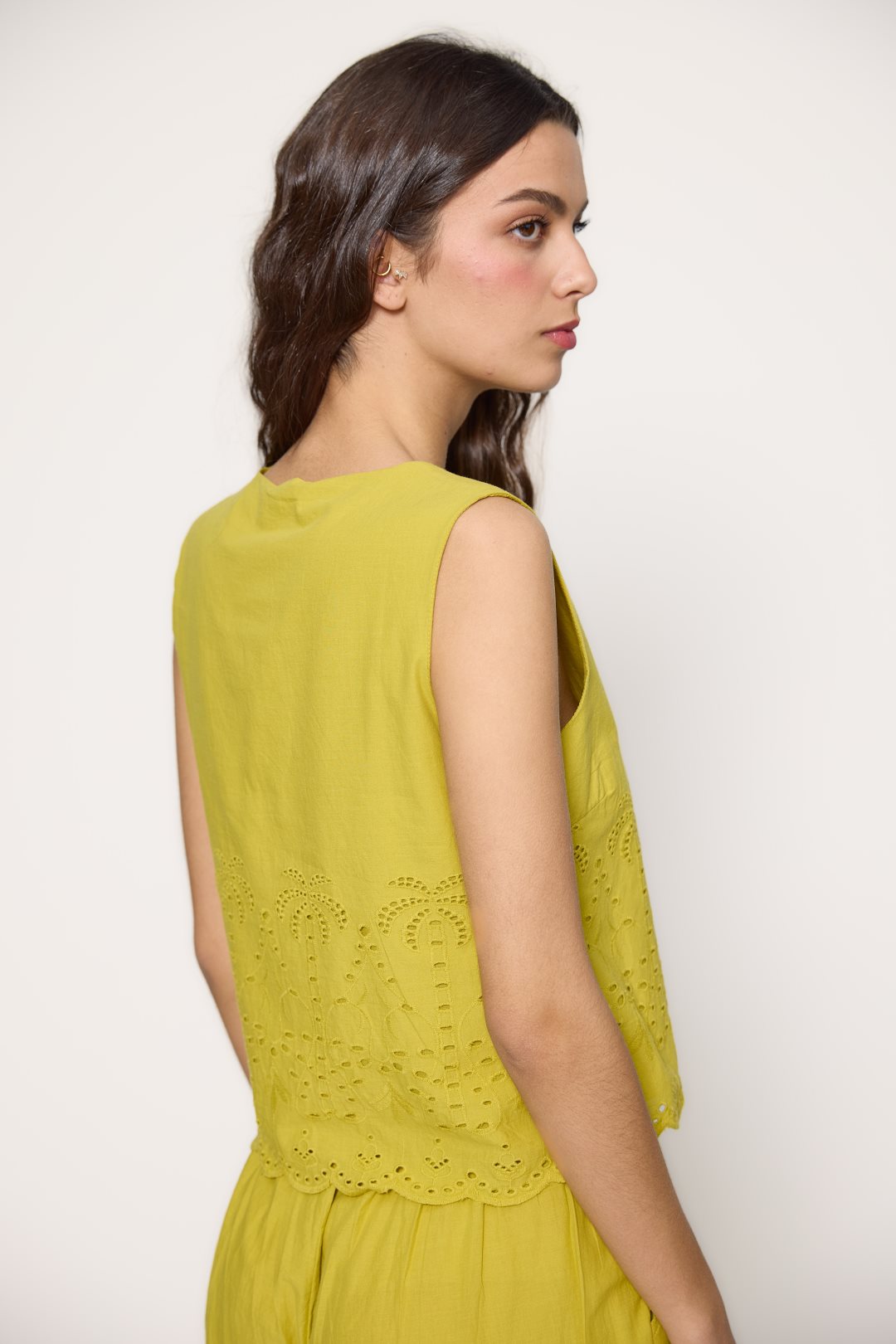 Die-cut cotton vest