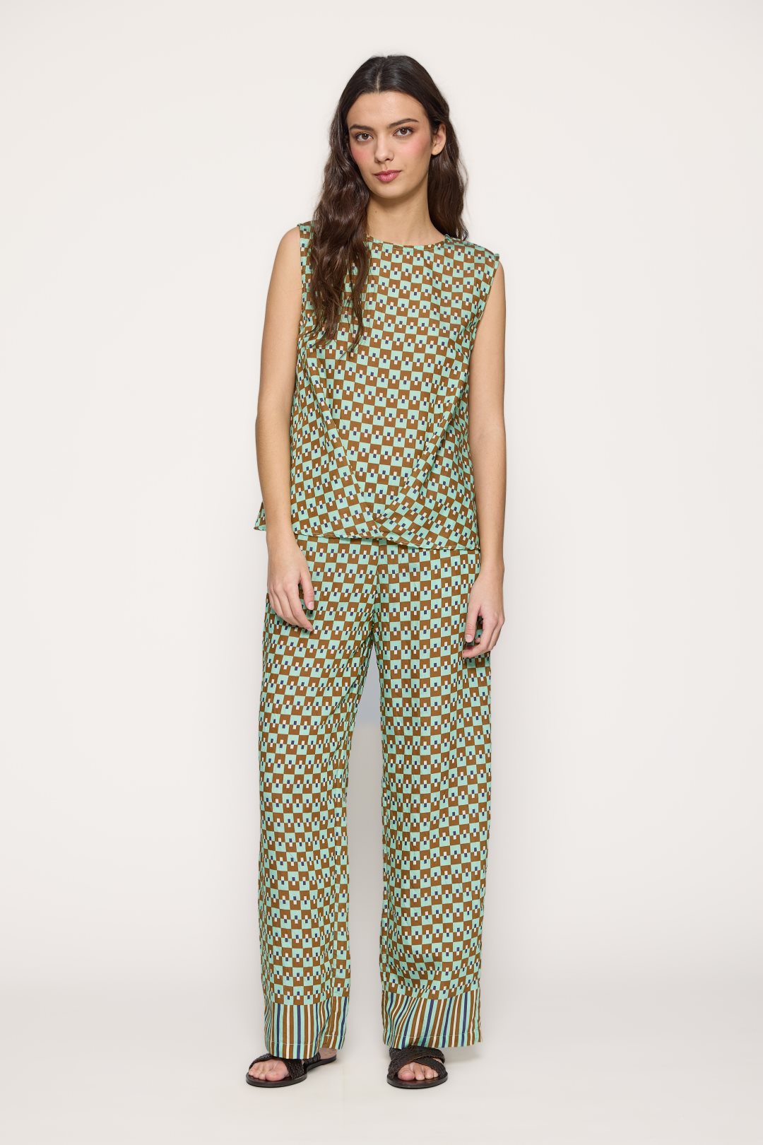 Fluid geometric trousers