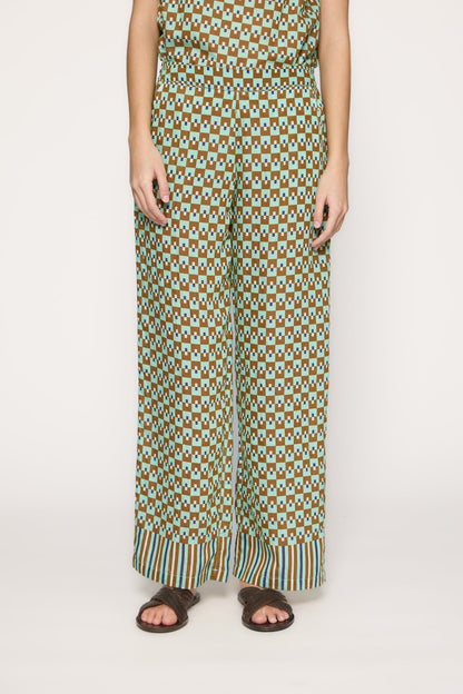 Fluid geometric trousers