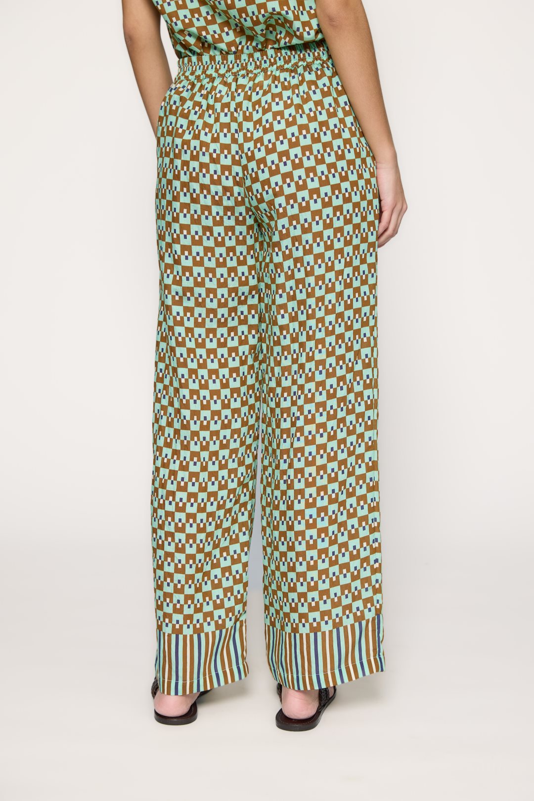 Fluid geometric trousers