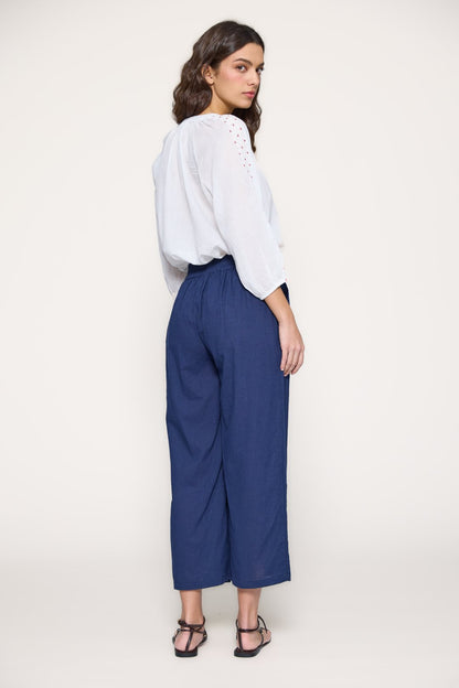 Wide trousers with topstitching