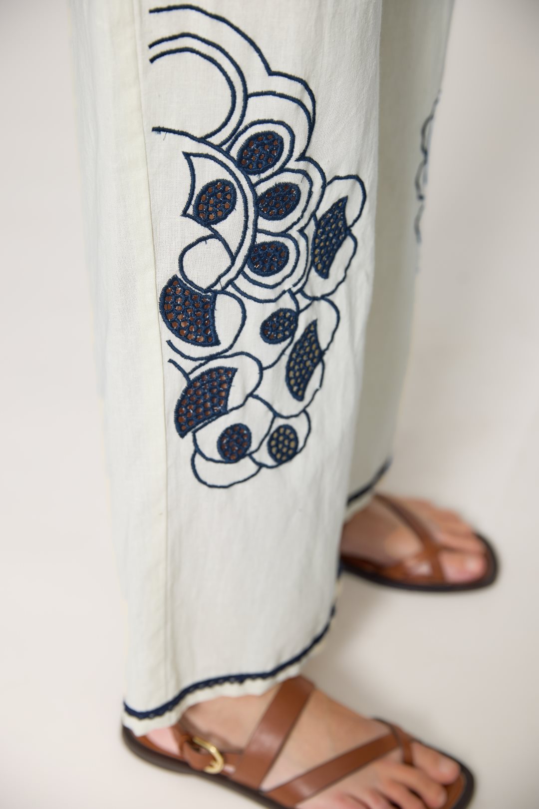 Embroidered linen-blend trousers