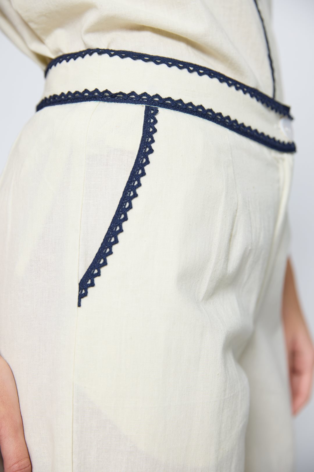 Embroidered linen-blend trousers