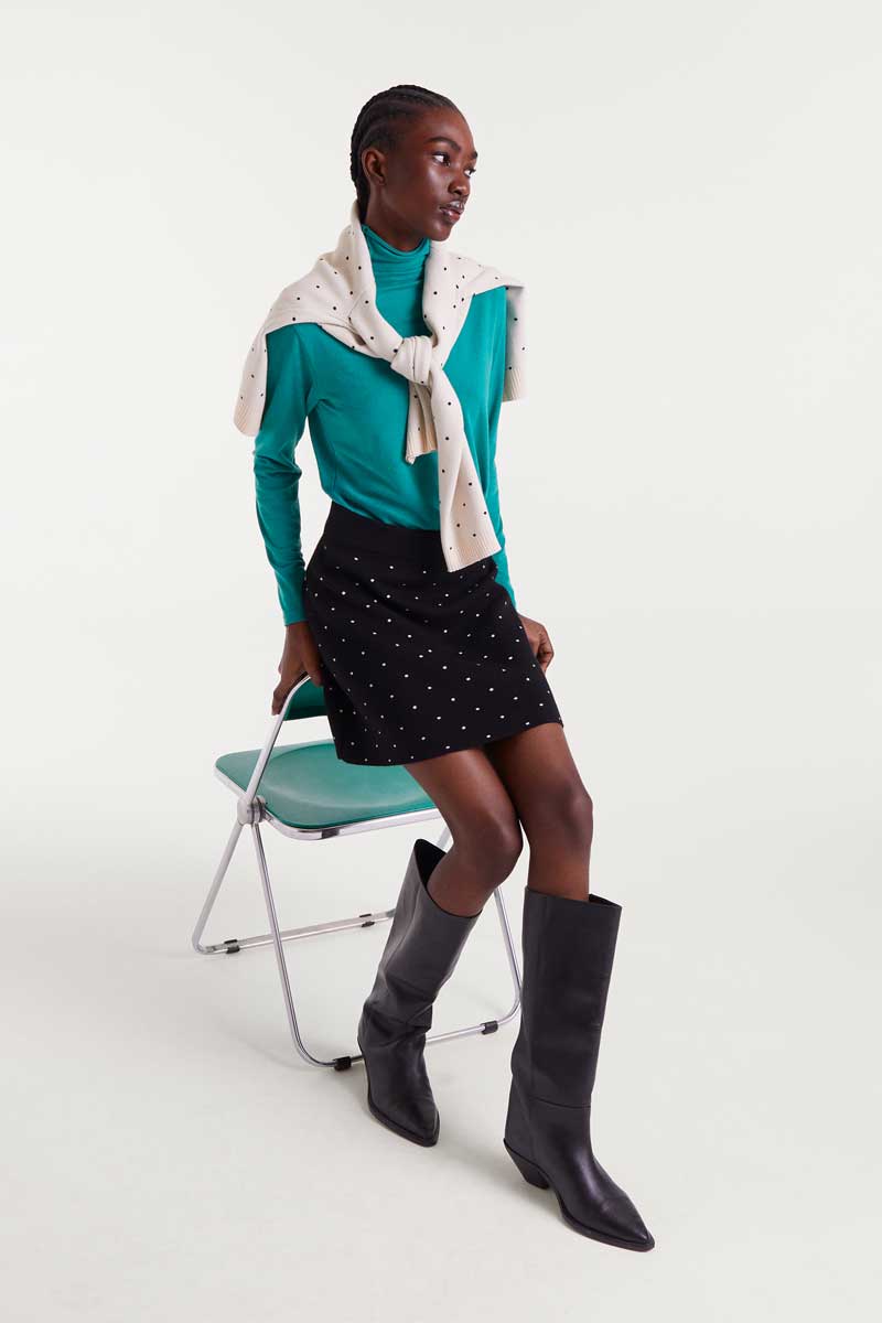 Short jacquard knit skirt with mini black print