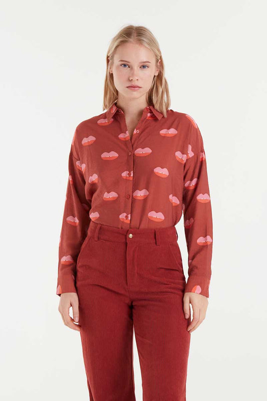 Light crepe shirt with Lips print