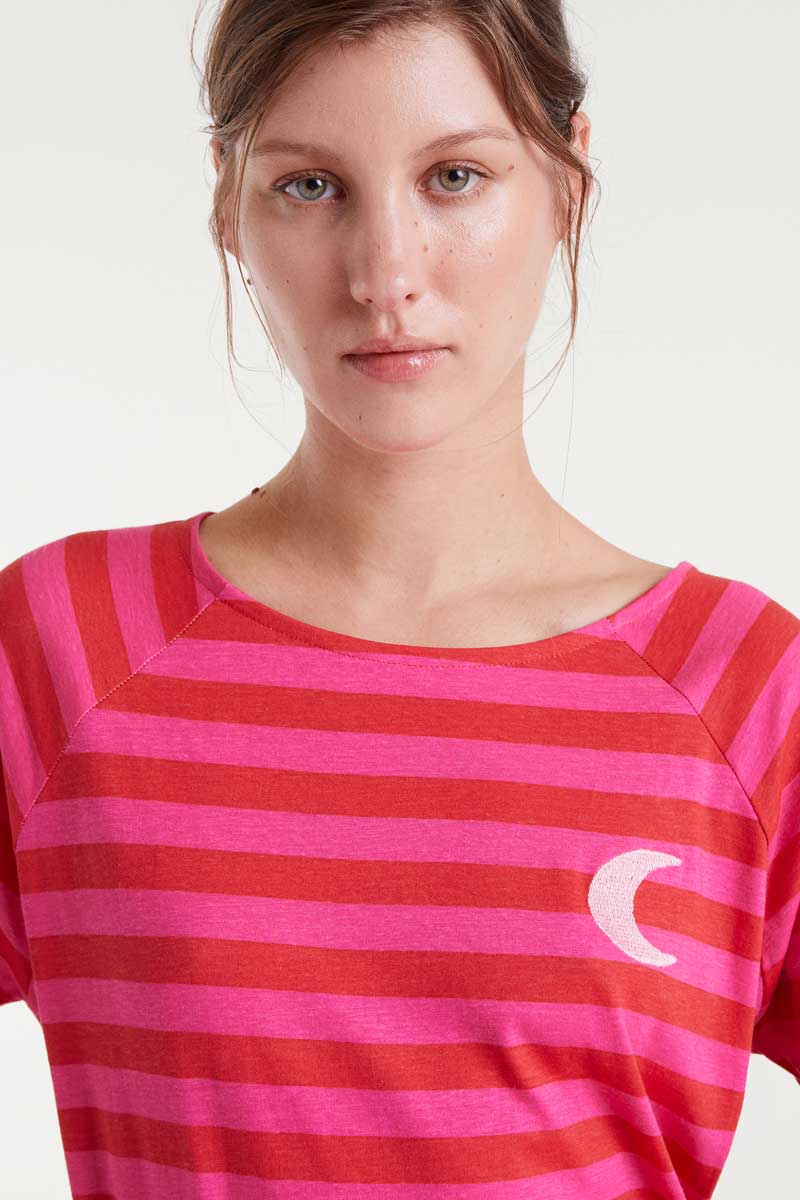 100% cotton T-shirt with pink striped print and moon embroidery