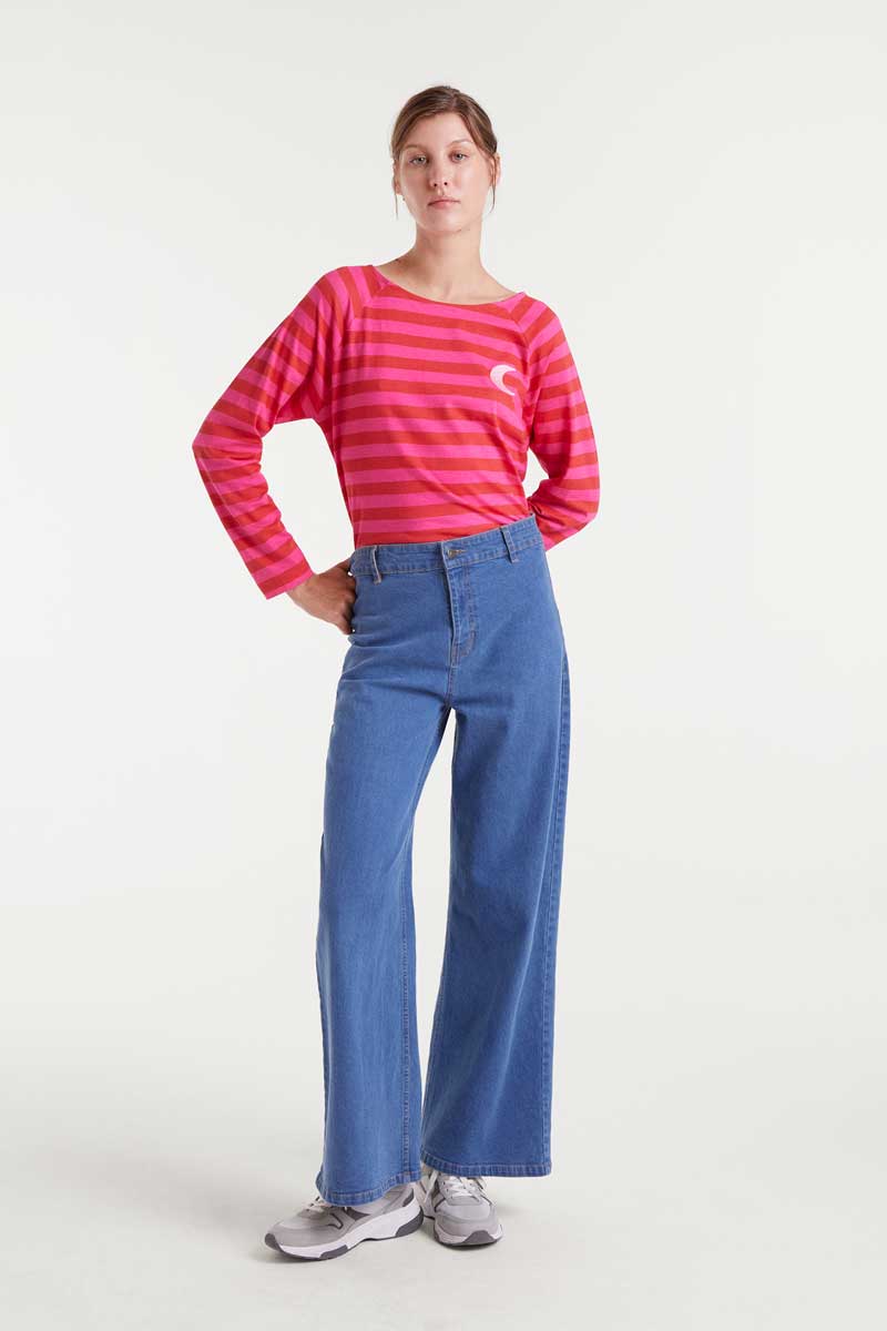 100% cotton T-shirt with pink striped print and moon embroidery