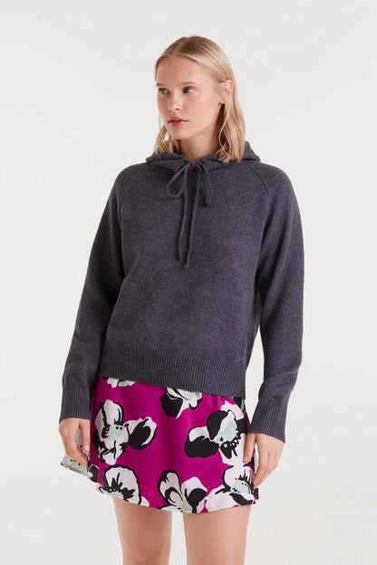 Fine grey knit sweatshirt sweater