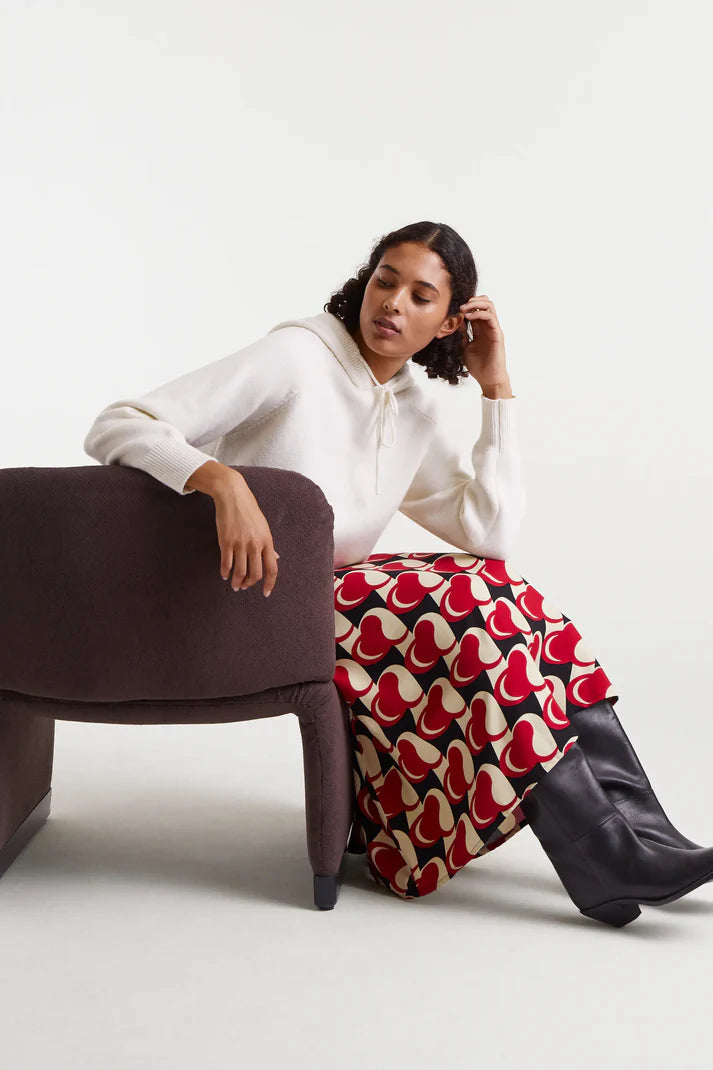 White fine knit sweatshirt sweater