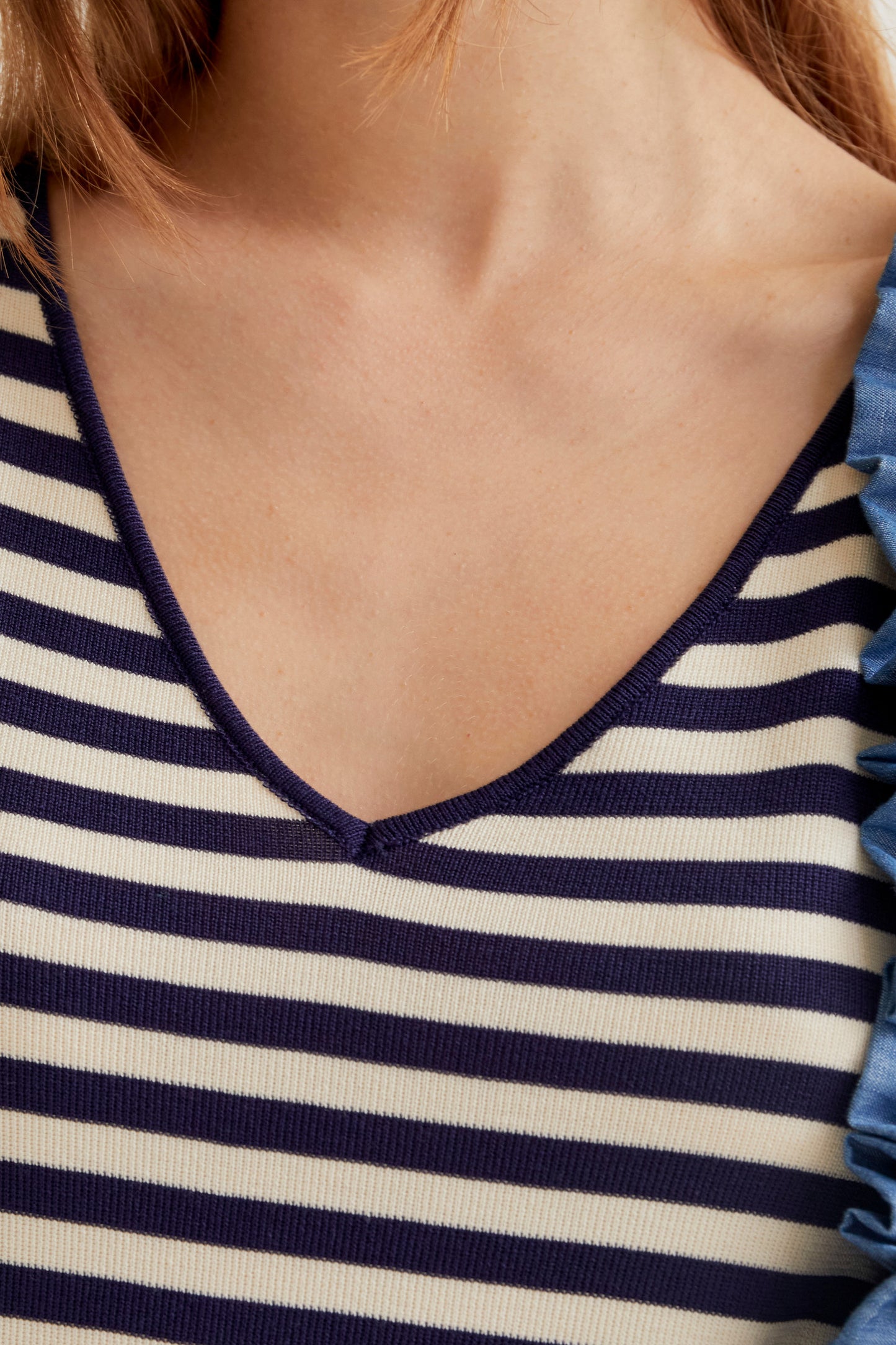 Long knit dress with white and navy striped print