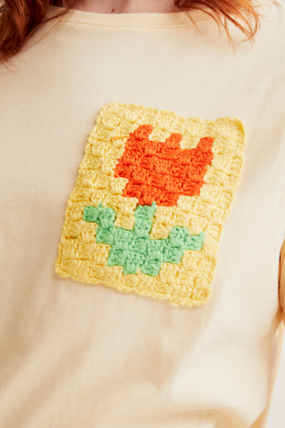 Light yellow t-shirt with tulip embroidery