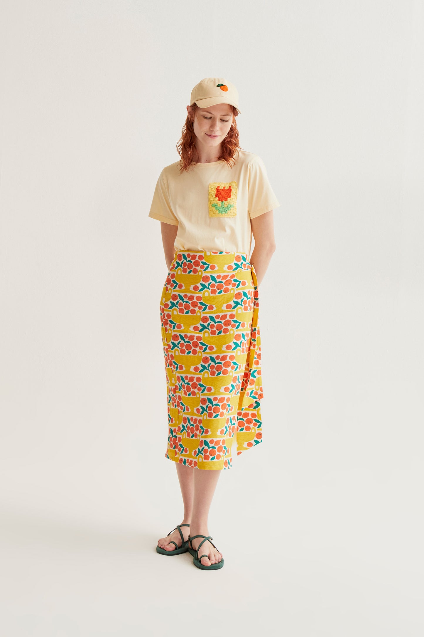 Light yellow t-shirt with tulip embroidery