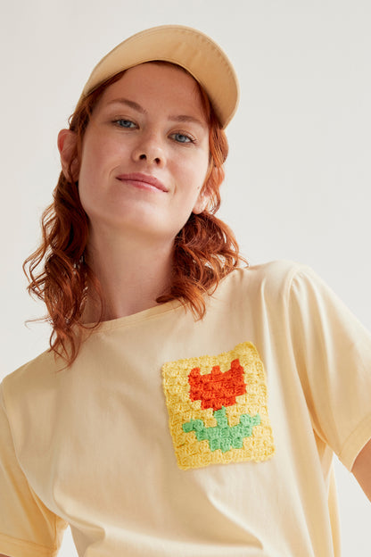 Light yellow t-shirt with tulip embroidery