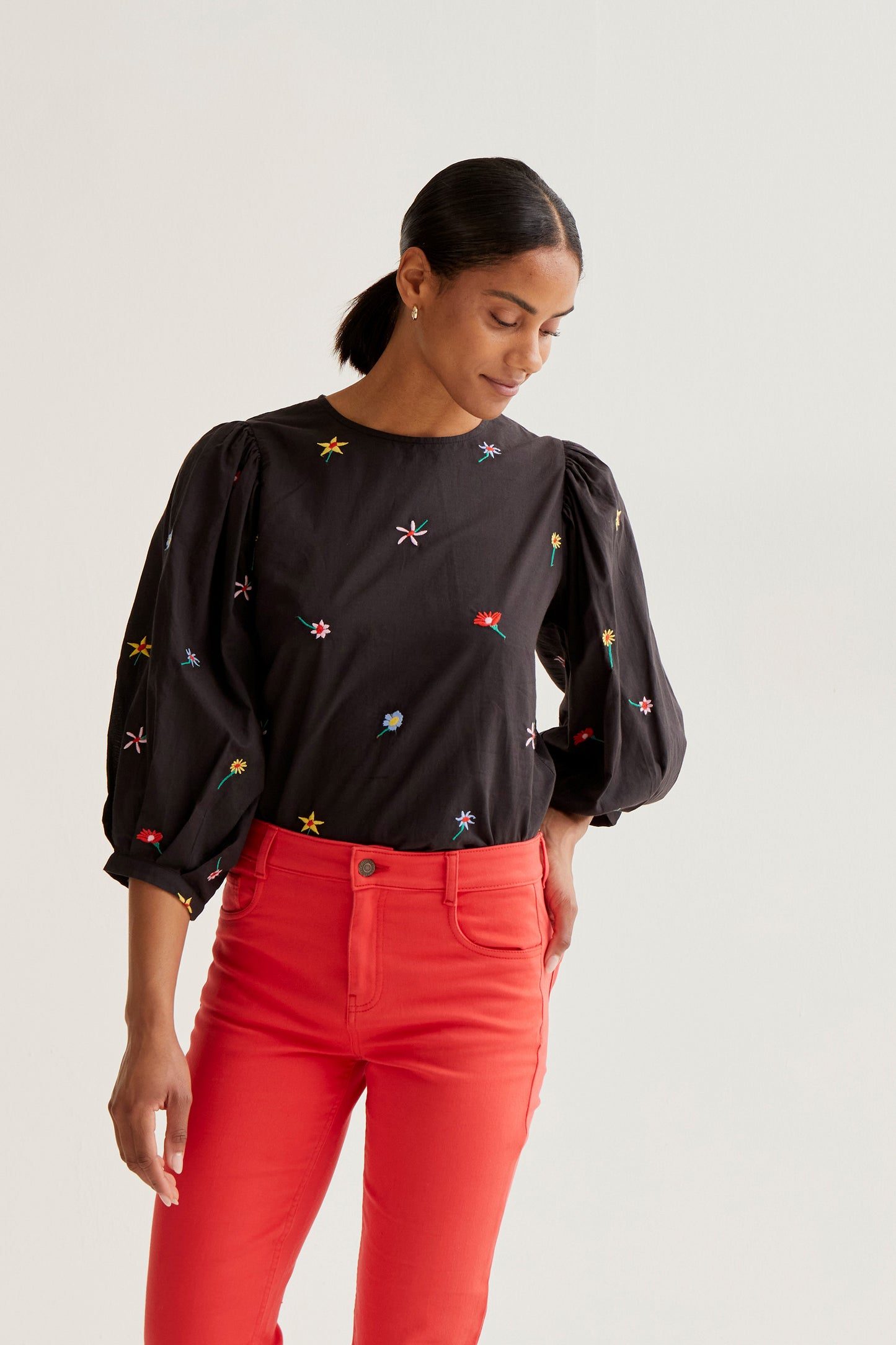 Top with Black Gardener Flowers print
