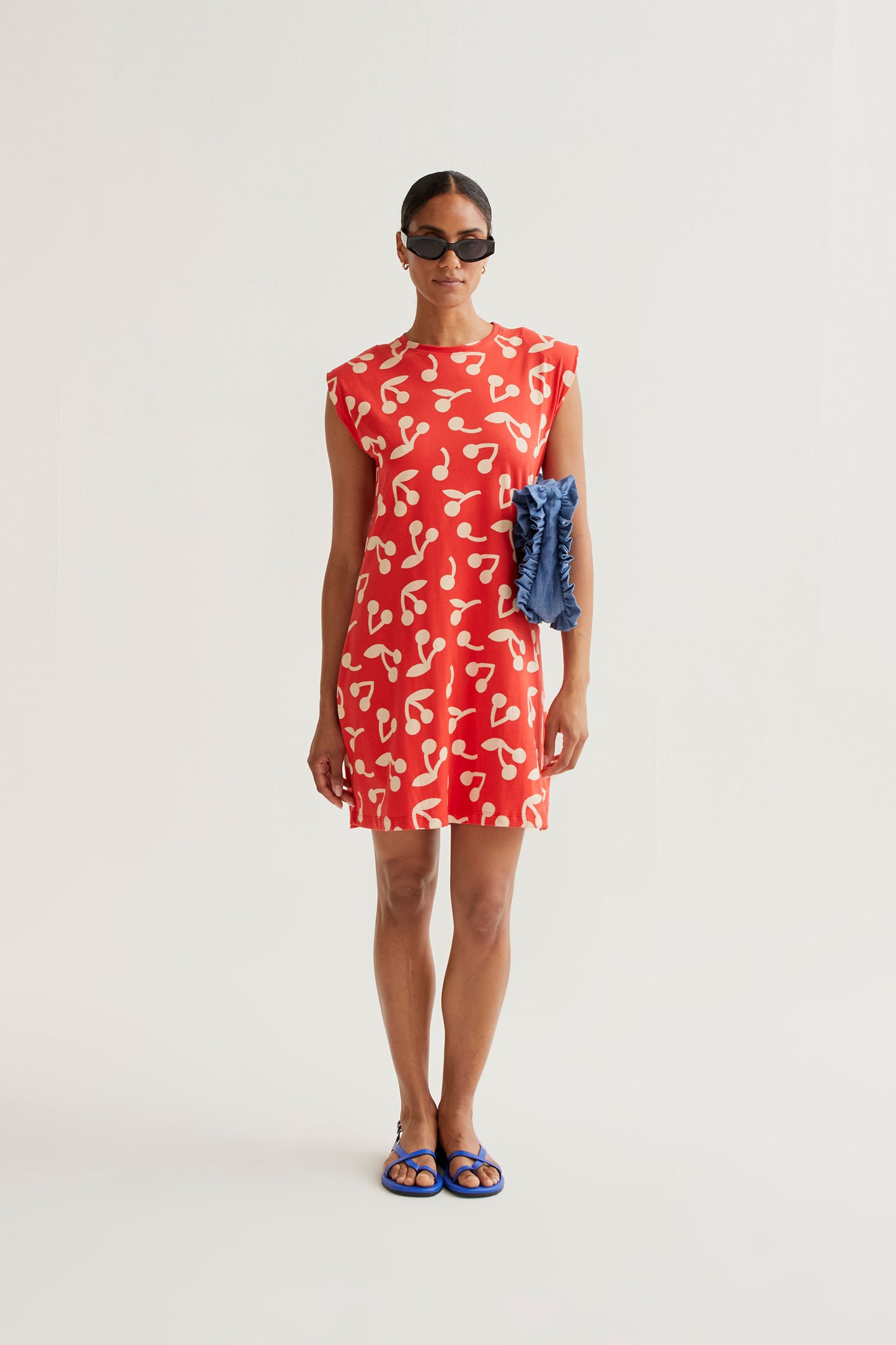 Short dress with burgundy red print