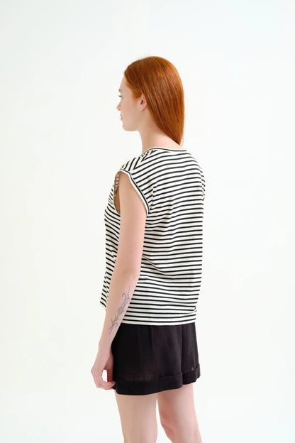 Sleeveless t-shirt with black and white striped print