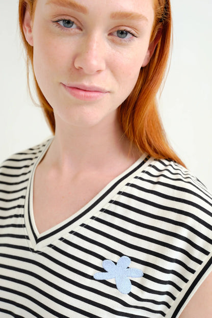 Sleeveless t-shirt with black and white striped print