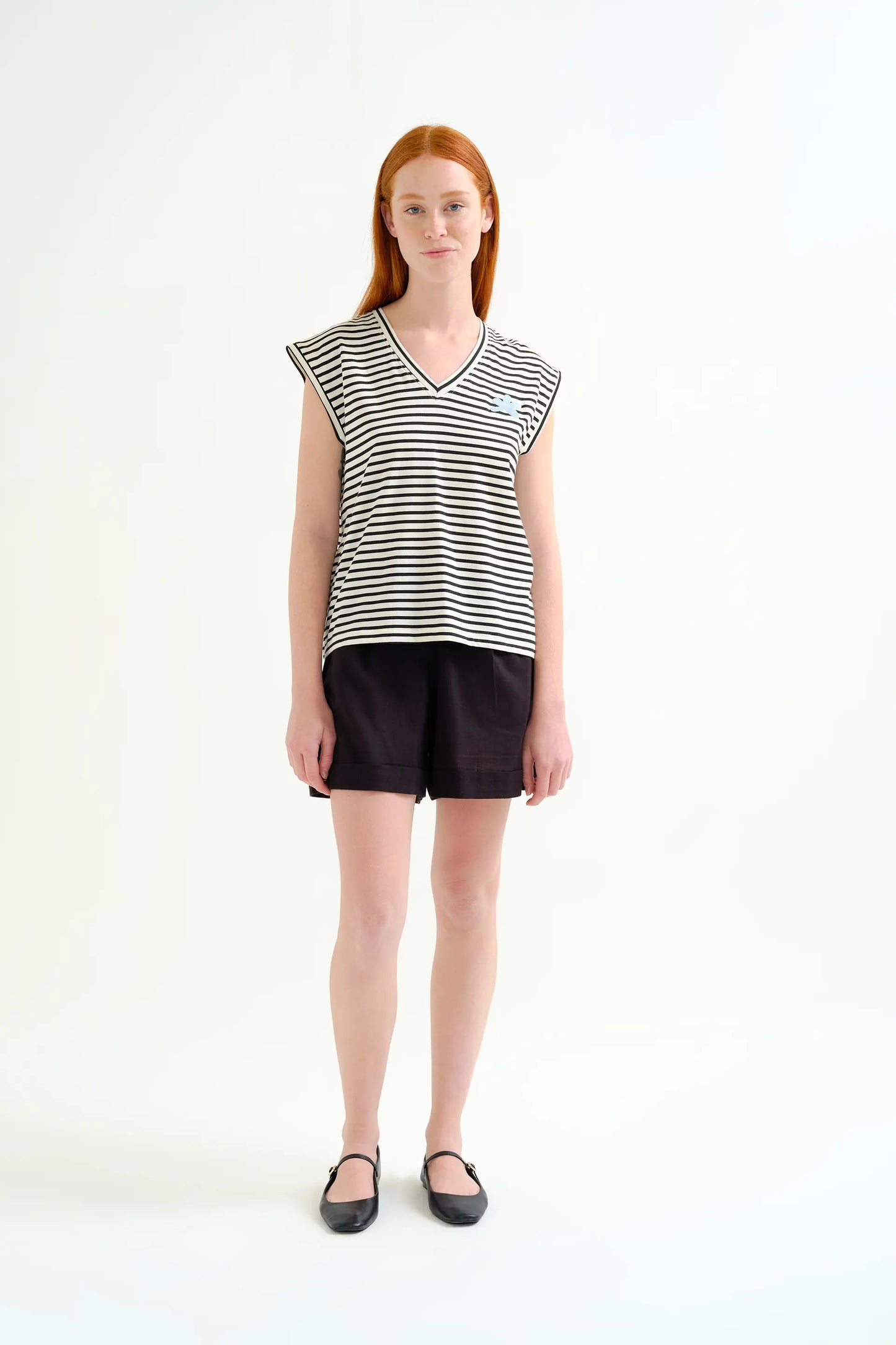 Sleeveless t-shirt with black and white striped print