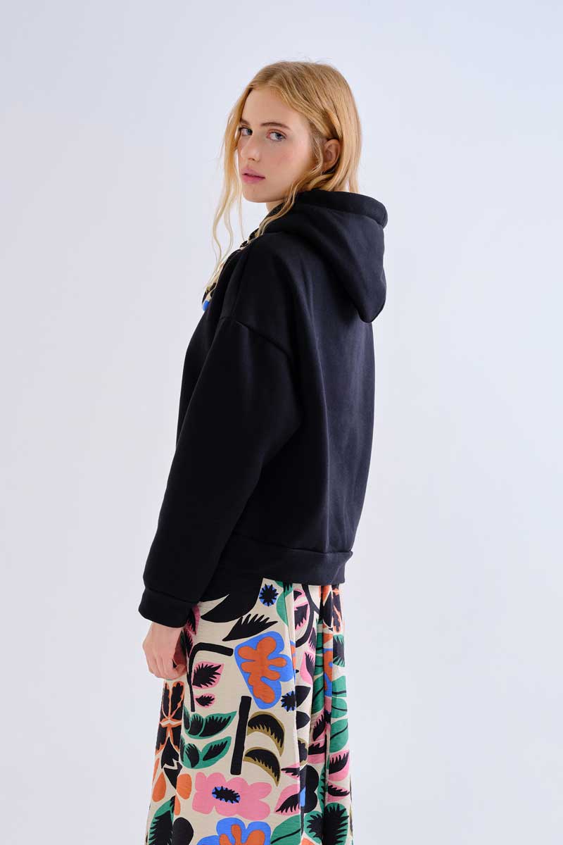 Black sweatshirt with Neo Garden printed tie