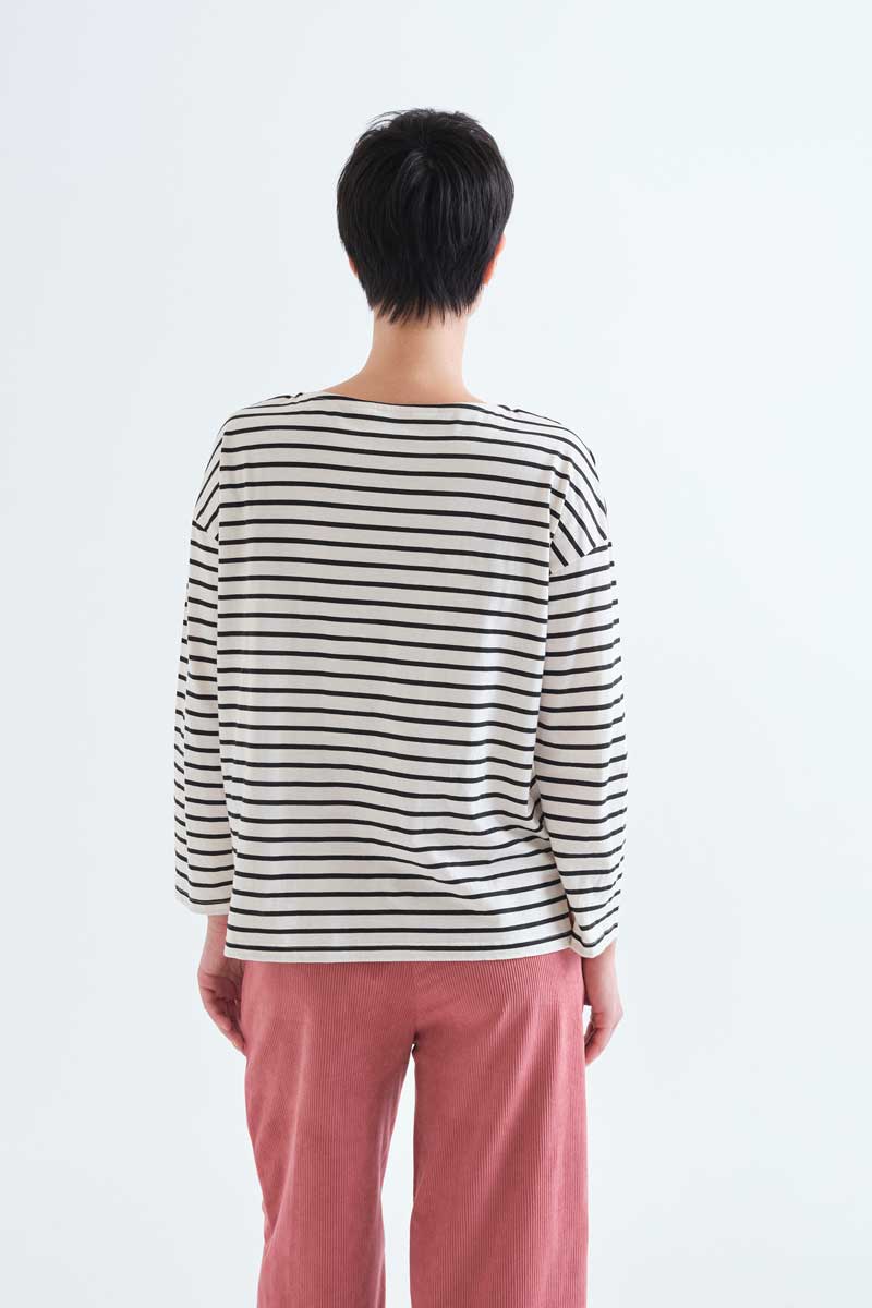 100% cotton T-shirt with black stripe prints