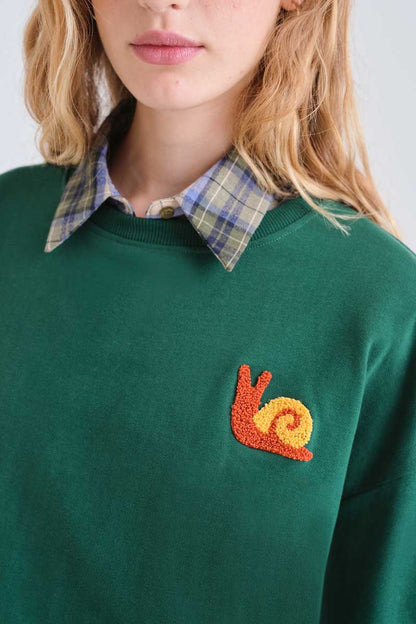 Green 100% cotton sweatshirt with snail patch