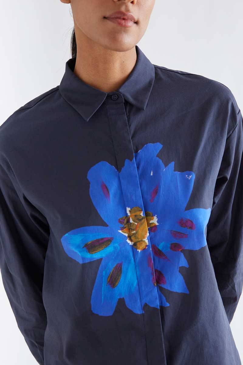 Black 100% cotton shirt with Clematis flower