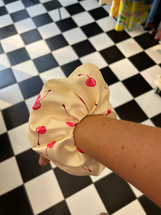 Scrunchies - White cherries