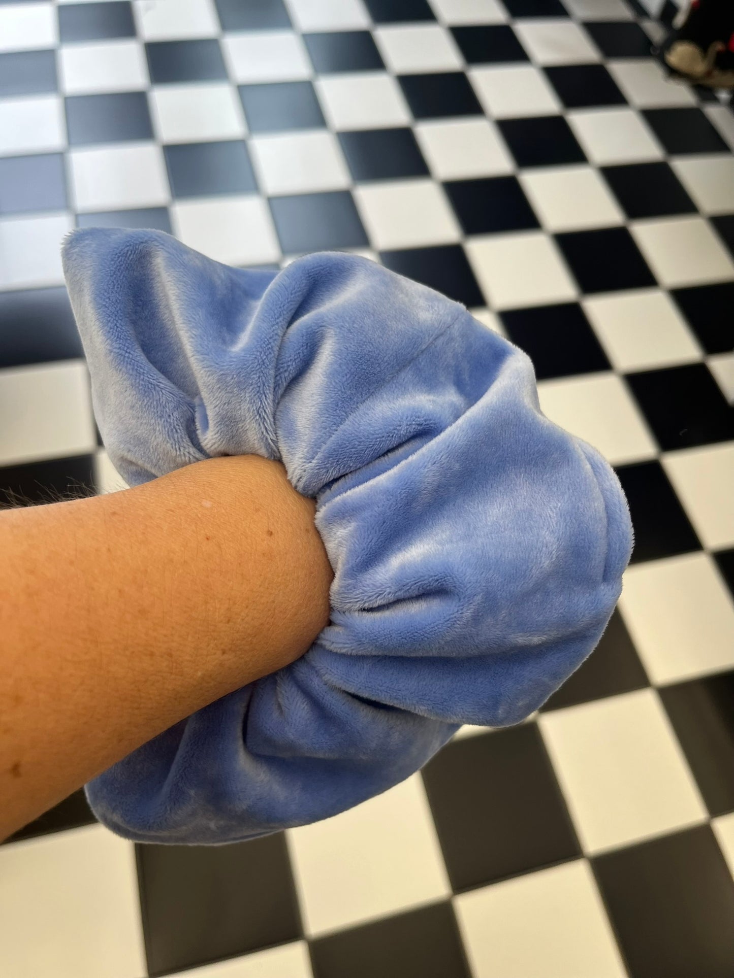 SCRUNCHIES - LIGHT BLUE VELVET