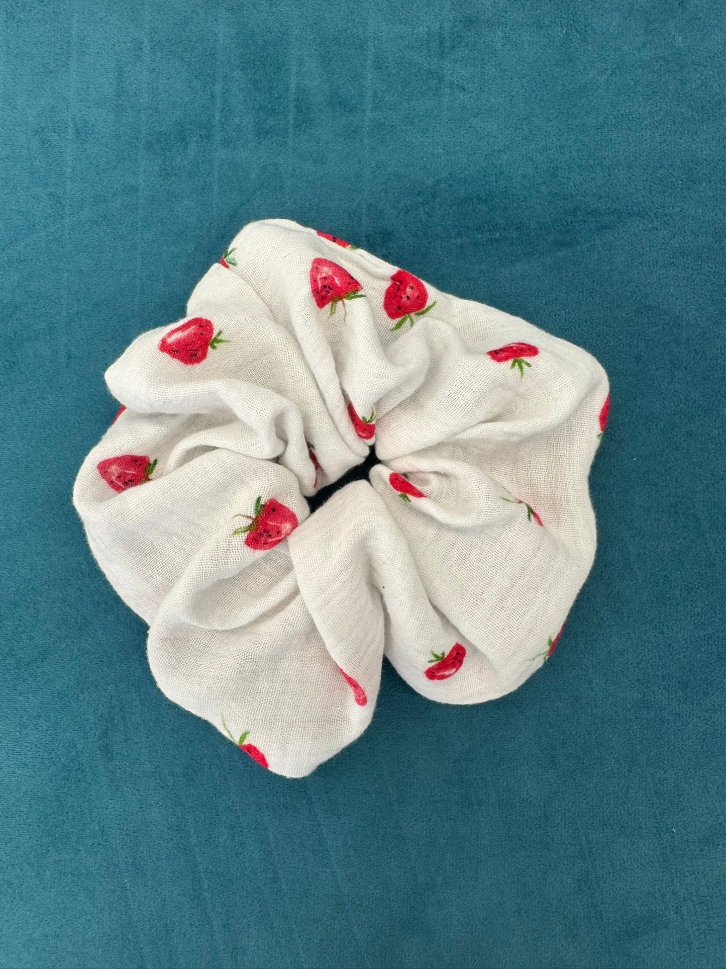SCRUNCHIES - strawberries