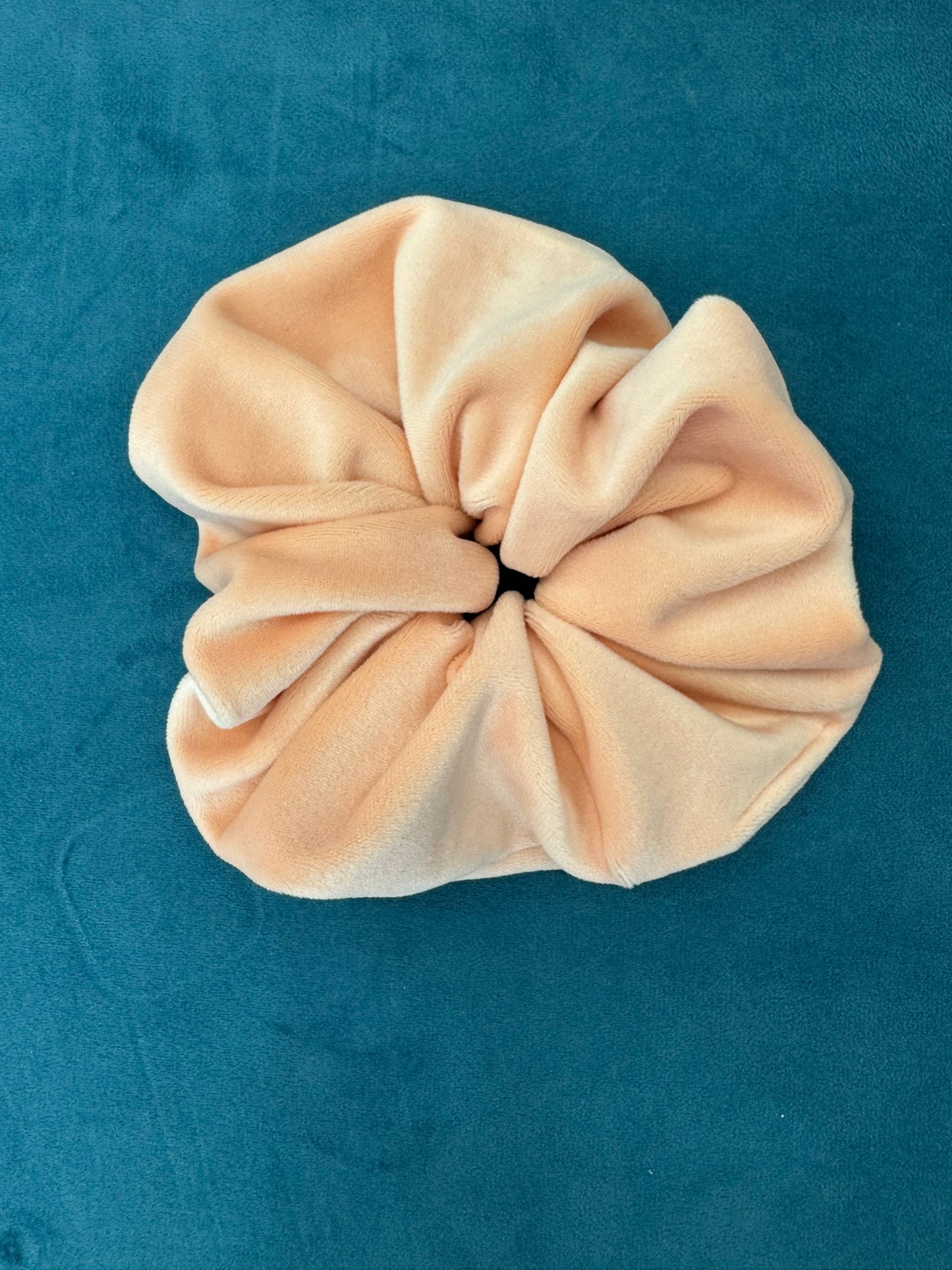 SCRUNCHIES - light pink velvet