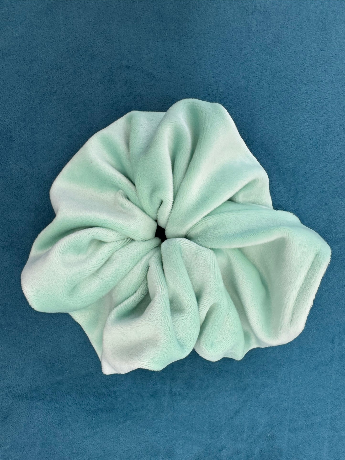 SCRUNCHIES - mint velvet