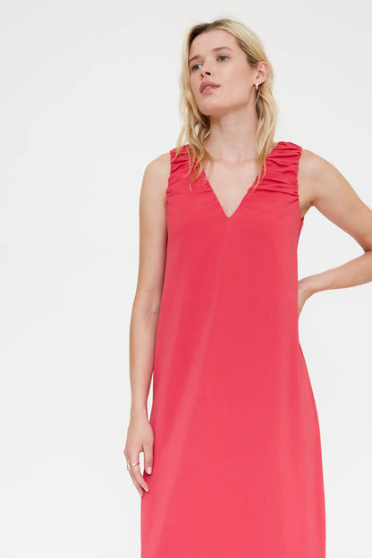 Long fuchsia dress with a V-neck